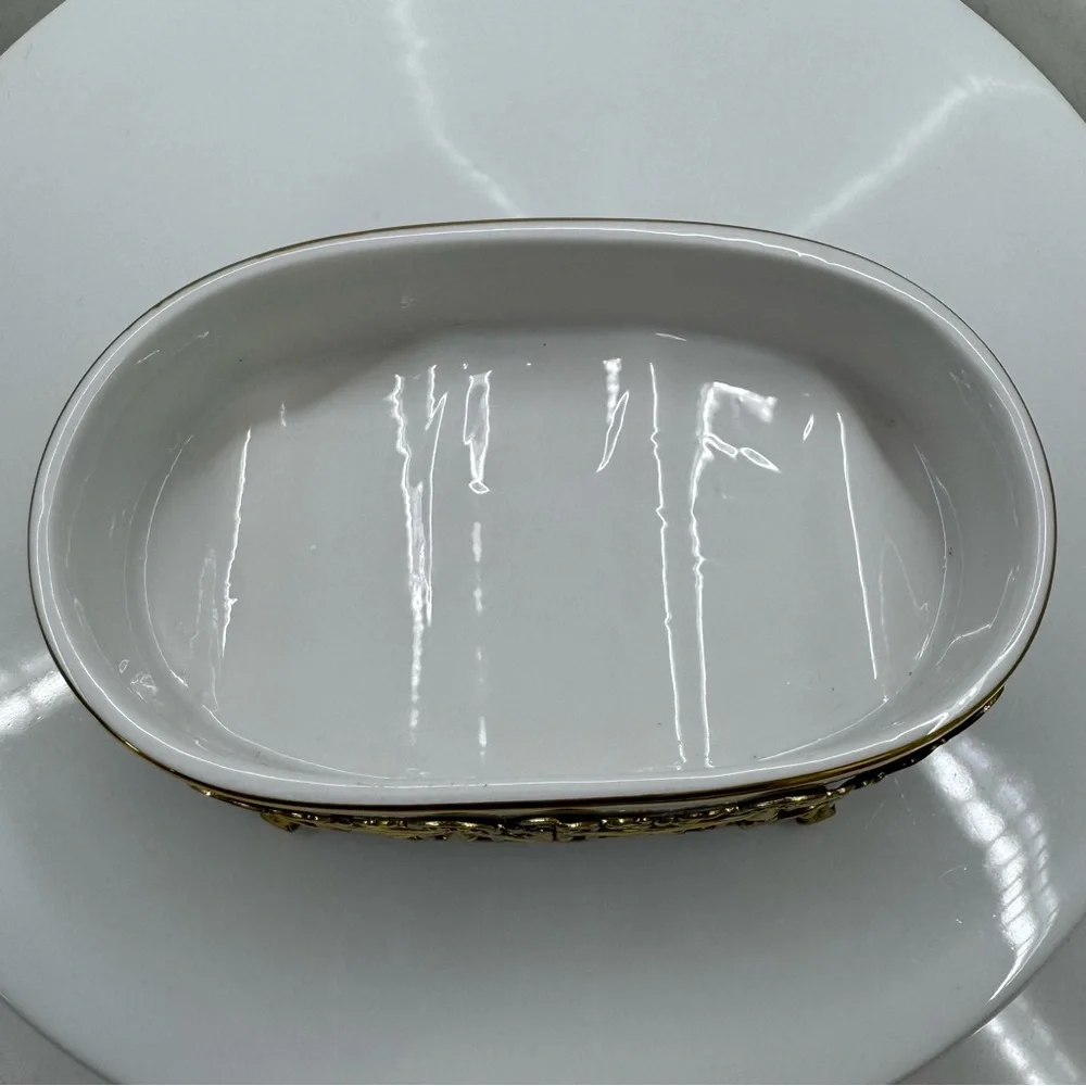 Vintage Stylebuilt Accessories Ceramic Dish w Ornate Gold Filigree Base USA